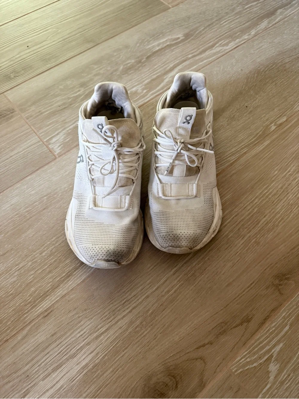 Oncloud cloudnova white sneakers